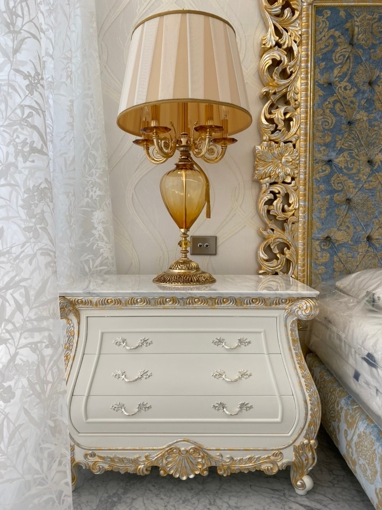 Intérieur haut de gamme aux détails dorés